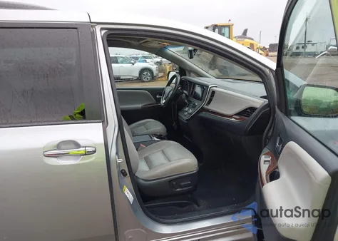 2015 Toyota Sienna Limited 7 Passenger z USA, uszkodzony, nr VIN 5TDYK3DC6FS557486